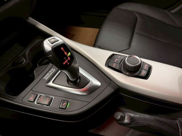 2016 BMW 118I 小改款 僅跑8萬 一手女用車 IKEY 摸門 恆溫 定速 雙電動座椅 電折  第15張相片