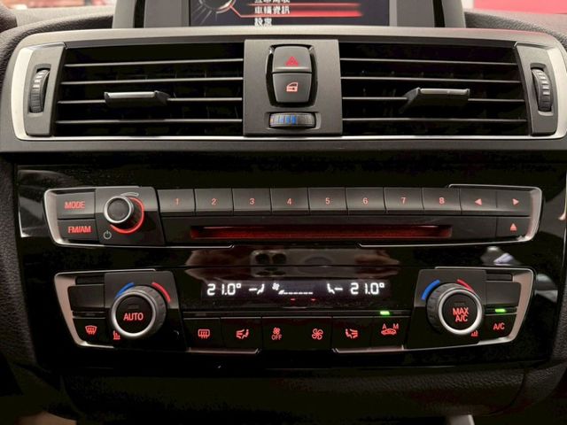 2016 BMW 118I 小改款 僅跑8萬 一手女用車 IKEY 摸門 恆溫 定速 雙電動座椅 電折  第16張相片