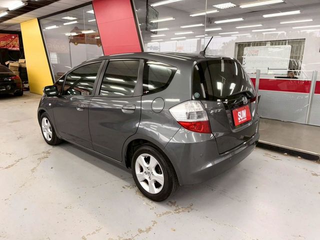 2011 HONDA FIT 僅跑16萬 小車大空間 螢幕 倒車影像 省油代步 好選擇  第2張相片