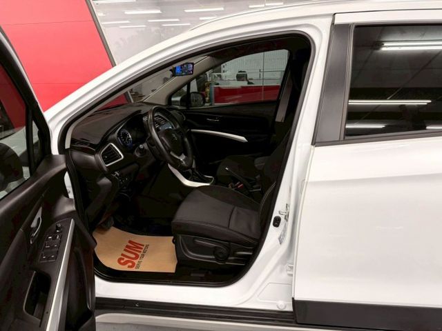 2015 SUZUKI SX-4 PLUS一手僅跑12萬 IKEY 摸門 恆溫 電折 螢幕 倒車影像 安卓機 定速 抬顯  第7張相片