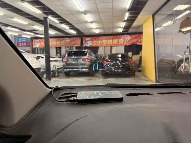 2015 SUZUKI SX-4 PLUS一手僅跑12萬 IKEY 摸門 恆溫 電折 螢幕 倒車影像 安卓機 定速 抬顯  第12張相片