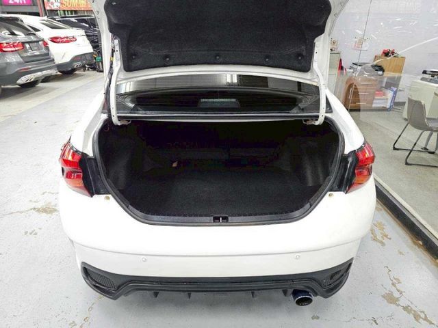 2016 TOYOTA ALTIS S+僅跑7萬 IKEY 摸門 定速 恆溫 安卓機 一車傳三代 好照顧的神車  第9張相片