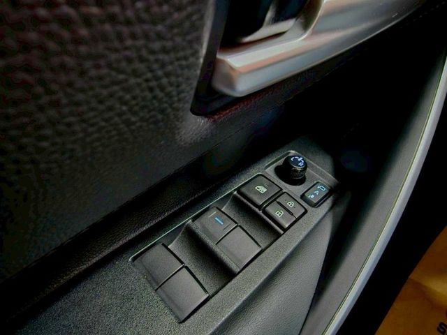 2021 TOYOTA ALTIS豪華 僅跑6千 ACC AEB 盲點 倒車影像 恆溫 電折  第18張相片