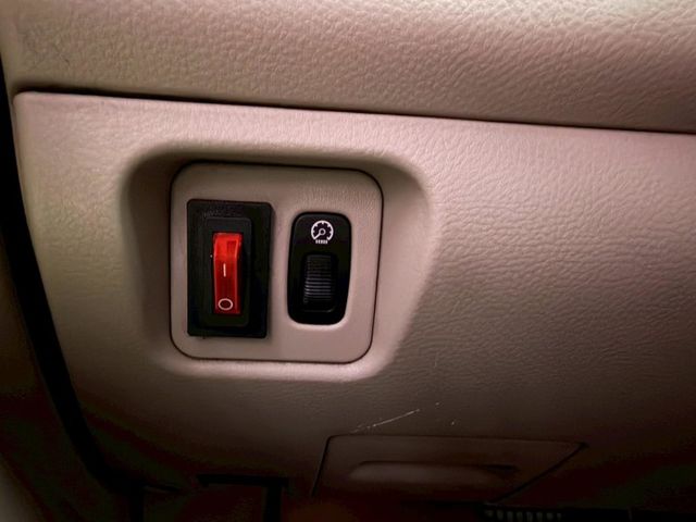 2002 LANCER 1.6 比機車價還便宜 讓你有遮風避雨的車  第11張相片