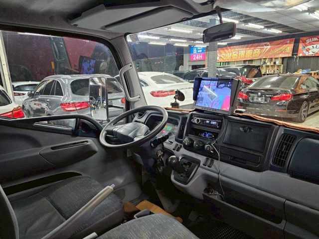 2016 CANTER 3.0 柴油 自排 實跑16萬 老闆們的賺錢好幫手  第6張相片