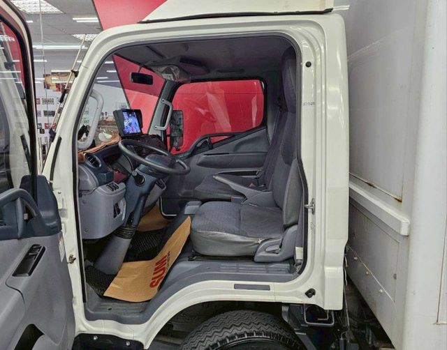 2016 CANTER 3.0 柴油 自排 實跑16萬 老闆們的賺錢好幫手  第7張相片