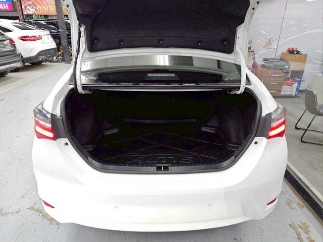 2016 TOYOTA ALTIS S+ 僅跑9萬 IKEY 摸門 恆溫 抬顯 電折 螢幕 倒車影像 神車好保養  第9張相片