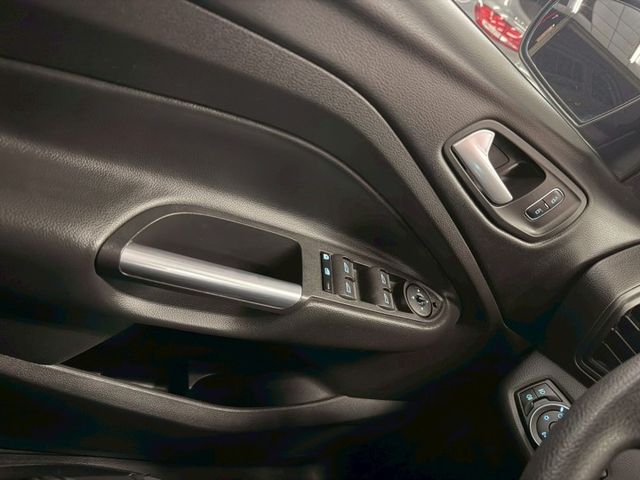 2016 FORD KUGA 1.5僅跑10萬 獨立恆溫 電折 安卓機 倒車影像 定速  第10張相片