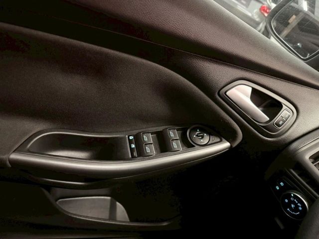 2017 FORD FOCUS 一手僅跑4萬 恆溫 倒車影像 螢幕  第10張相片