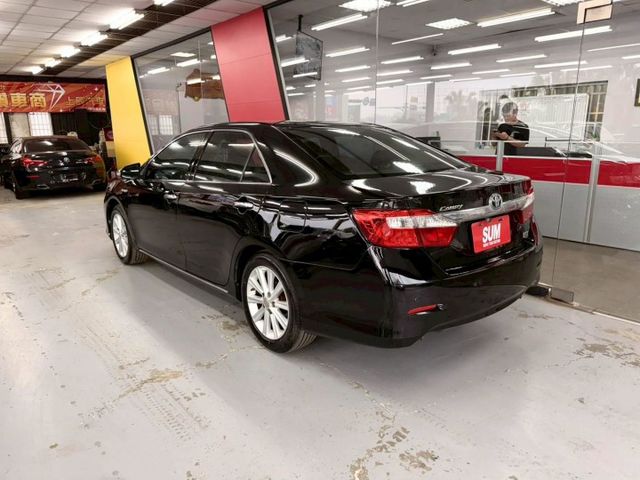 2015 TOYOTA CAMRY 2.5H 大電池剛從原廠更換 定速 恆溫 IKEY  大螢幕 倒車影像  第2張相片