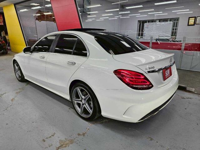 2016 賓士 C300 AMG僅跑9萬 IKEY 摸門 全景天窗 平底方向盤 盲點 柏林之音  第2張相片