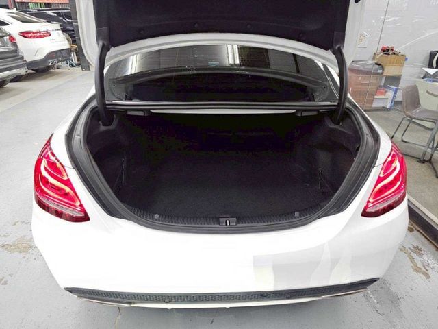 2016 賓士 C300 AMG僅跑9萬 IKEY 摸門 全景天窗 平底方向盤 盲點 柏林之音  第9張相片