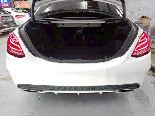 2016 賓士 C300 AMG僅跑9萬 IKEY 摸門 全景天窗 平底方向盤 盲點 柏林之音  第10張相片