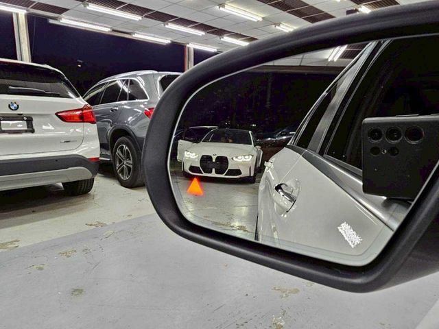 2016 賓士 C300 AMG僅跑9萬 IKEY 摸門 全景天窗 平底方向盤 盲點 柏林之音  第11張相片