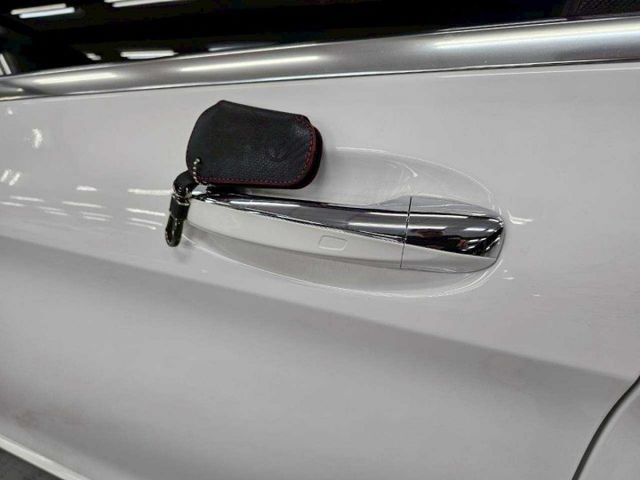 2016 賓士 C300 AMG僅跑9萬 IKEY 摸門 全景天窗 平底方向盤 盲點 柏林之音  第12張相片