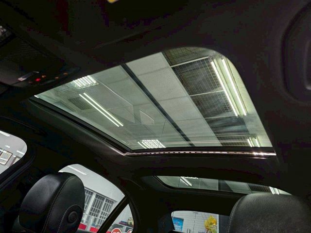 2016 賓士 C300 AMG僅跑9萬 IKEY 摸門 全景天窗 平底方向盤 盲點 柏林之音  第14張相片