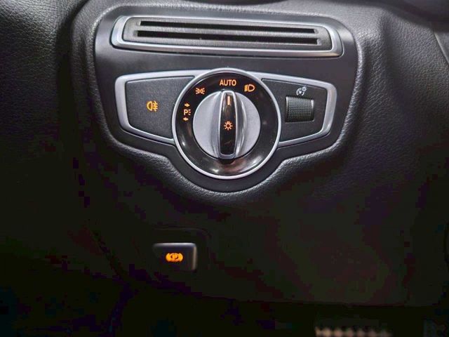 2016 賓士 C300 AMG僅跑9萬 IKEY 摸門 全景天窗 平底方向盤 盲點 柏林之音  第17張相片