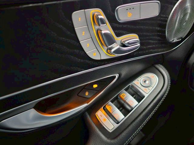 2016 賓士 C300 AMG僅跑9萬 IKEY 摸門 全景天窗 平底方向盤 盲點 柏林之音  第18張相片