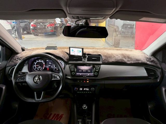 2018 SKOFA FABIA COMBI 1.0 一手僅跑10萬 IKEY 恆溫 倒車影像 盲點 定速  第5張相片