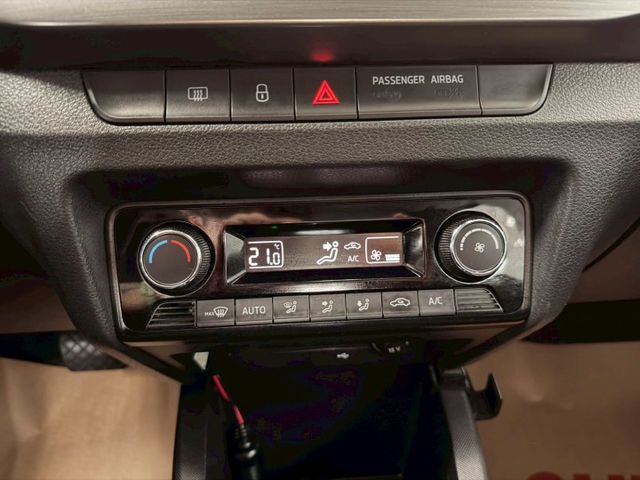 2018 SKOFA FABIA COMBI 1.0 一手僅跑10萬 IKEY 恆溫 倒車影像 盲點 定速  第17張相片