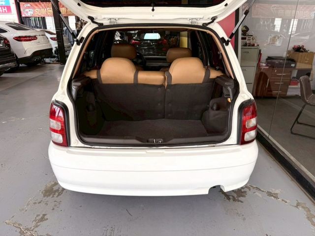 2007 NISSAN MARCH 僅跑15萬 機車價 讓你遮風避雨 開一年換新車 還不會了錢  第9張相片