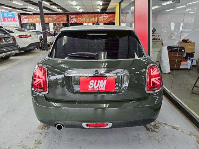 2020 MINI JUBILEE LINE EDITION 台灣專屬 英倫探索版 僅跑6萬 原車黑色 外表貼膜  第4張相片