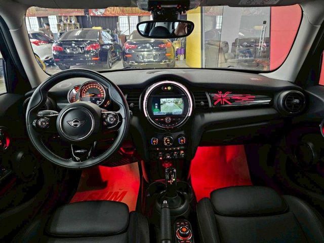 2020 MINI JUBILEE LINE EDITION 台灣專屬 英倫探索版 僅跑6萬 原車黑色 外表貼膜  第6張相片