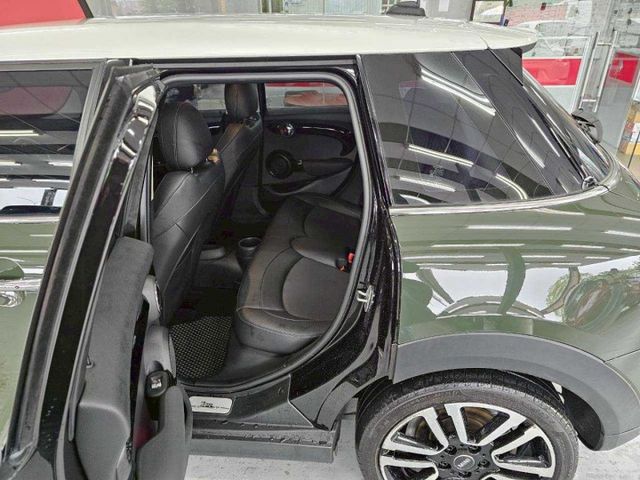 2020 MINI JUBILEE LINE EDITION 台灣專屬 英倫探索版 僅跑6萬 原車黑色 外表貼膜  第8張相片