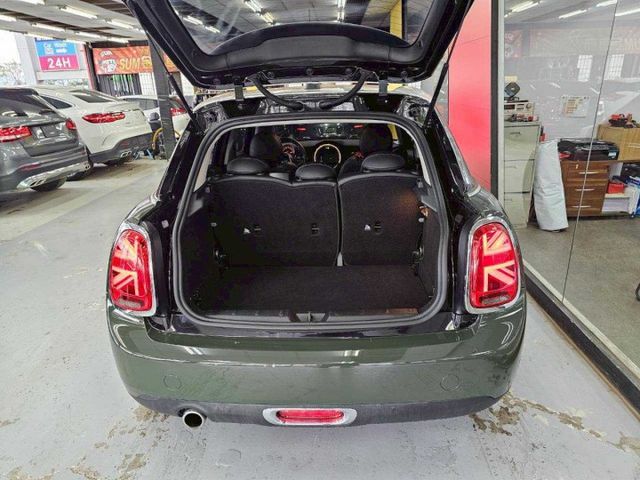 2020 MINI JUBILEE LINE EDITION 台灣專屬 英倫探索版 僅跑6萬 原車黑色 外表貼膜  第9張相片