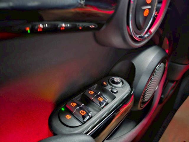 2020 MINI JUBILEE LINE EDITION 台灣專屬 英倫探索版 僅跑6萬 原車黑色 外表貼膜  第18張相片