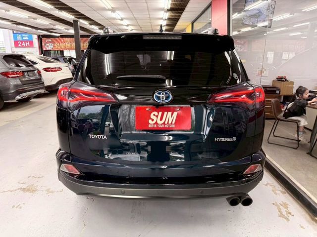 2016 TOYOTA RAV4 HV 僅跑16萬 IKEY 摸門 抬顯 盲點 安卓機 導航 倒車影像 小幅度升級改裝  第4張相片