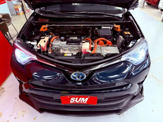 2016 TOYOTA RAV4 HV 僅跑16萬 IKEY 摸門 抬顯 盲點 安卓機 導航 倒車影像 小幅度升級改裝  第5張相片