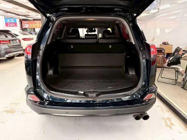 2016 TOYOTA RAV4 HV 僅跑16萬 IKEY 摸門 抬顯 盲點 安卓機 導航 倒車影像 小幅度升級改裝  第9張相片