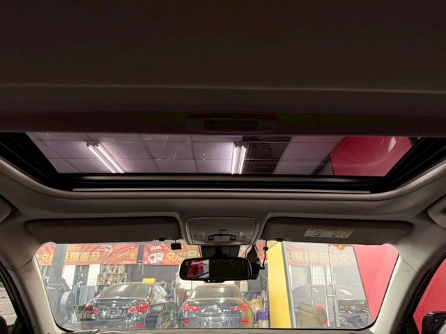 2016 TOYOTA RAV4 HV 僅跑16萬 IKEY 摸門 抬顯 盲點 安卓機 導航 倒車影像 小幅度升級改裝  第12張相片