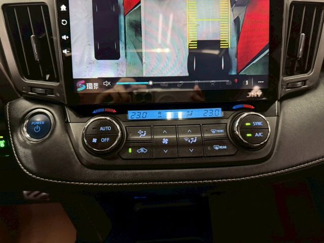 2016 TOYOTA RAV4 HV 僅跑16萬 IKEY 摸門 抬顯 盲點 安卓機 導航 倒車影像 小幅度升級改裝  第18張相片