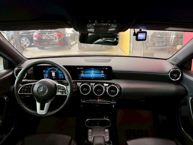 2021 BENZ A180 摘星版 僅跑2萬 IKEY 摸門  ACC AEB 盲點 小姐姐最愛  第6張相片