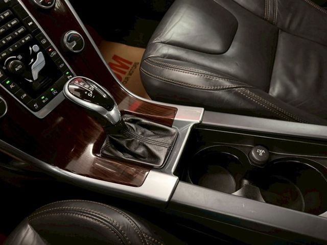 2014 VOLVO XC-60 豪華版 IKEY 電尾門 導航 螢幕 倒車影像 僅新車價格1折左右  第15張相片