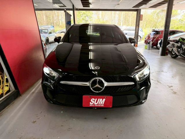 2021 BENZ A180 摘星版 僅跑2萬 IKEY 摸門  ACC AEB 盲點 小姐姐最愛  第3張相片