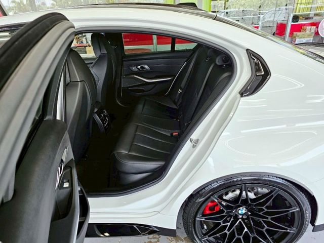 2025式 歐規M3 Competition台灣未領牌 僅跑1萬 ID8曲面螢幕 雷射頭燈 原廠保固至2027/4月  第8張相片