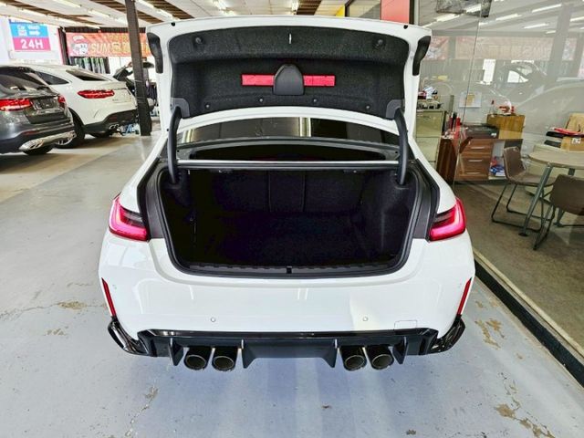 2025式 歐規M3 Competition台灣未領牌 僅跑1萬 ID8曲面螢幕 雷射頭燈 原廠保固至2027/4月  第9張相片