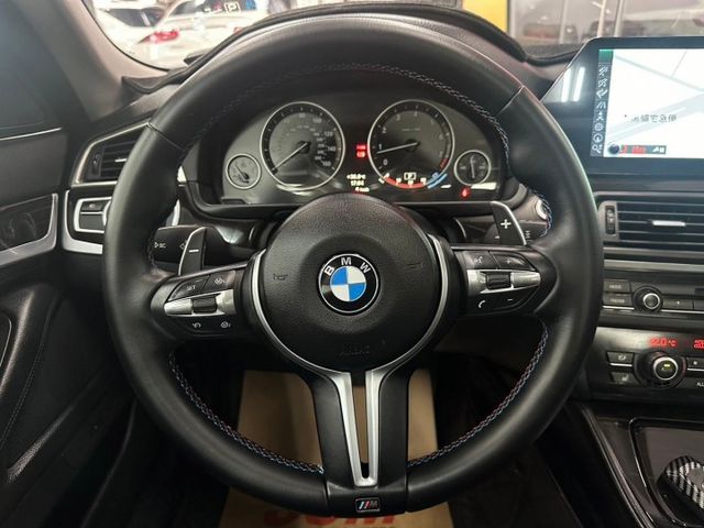 2011 BMW 528 僅跑17萬 天窗 恆溫 IKEY 定速 安卓機 丁字褲方向盤 全車黑化 雙閘水箱罩 M鋁圈  第20張相片