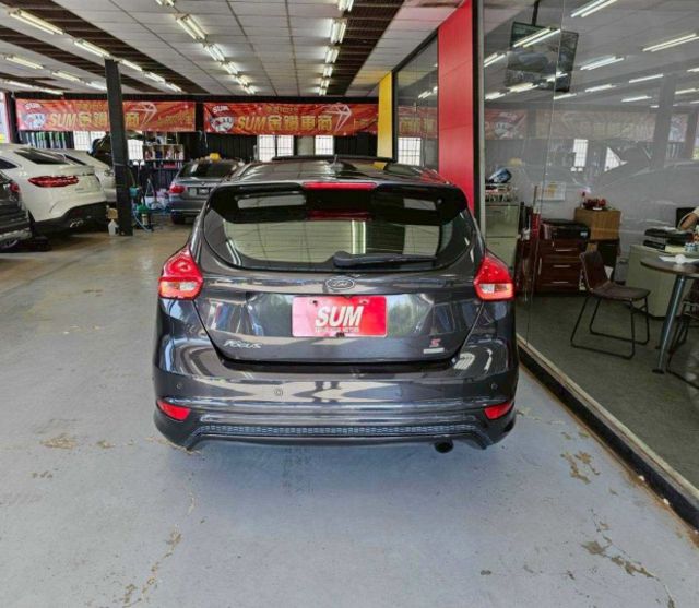 2018 FOCUS 5D 1.5 頂級 IKEY 摸門 恆溫 定速 自動停車 倒車影像 天窗 盲點  第4張相片