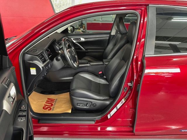 2013 Lexus CT200H IKEY 摸門 倒車顯影 電動座椅 雙區恆溫 抬頭顯示 加熱座椅 定速  第7張相片