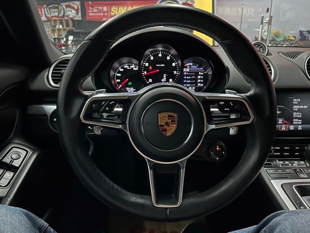 2017 保時捷 718 2.0  跑車計時套件 倒車影像 這是你離保時捷跑車最近的一次距離  第6張相片