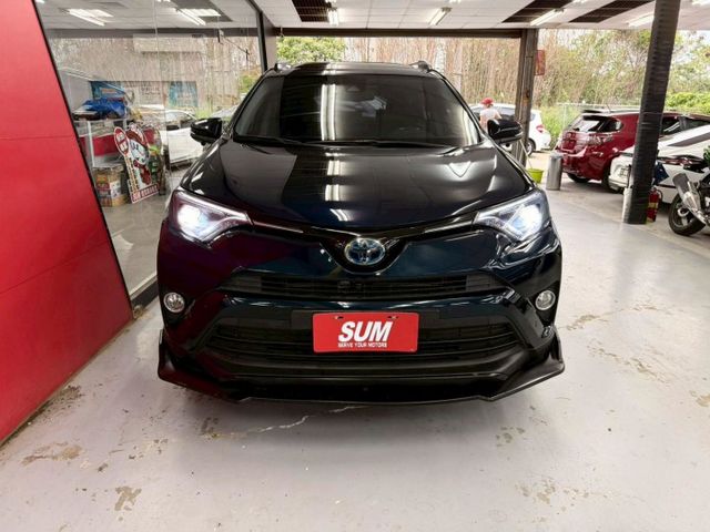 2016 TOYOTA RAV4 HV 僅跑16萬 IKEY 摸門 抬顯 盲點 安卓機 導航 倒車影像 小幅度升級改裝  第3張相片