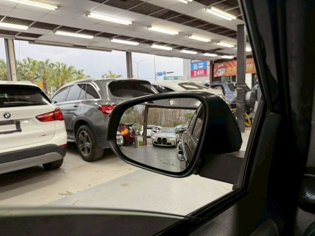 2016 TOYOTA RAV4 HV 僅跑16萬 IKEY 摸門 抬顯 盲點 安卓機 導航 倒車影像 小幅度升級改裝  第15張相片