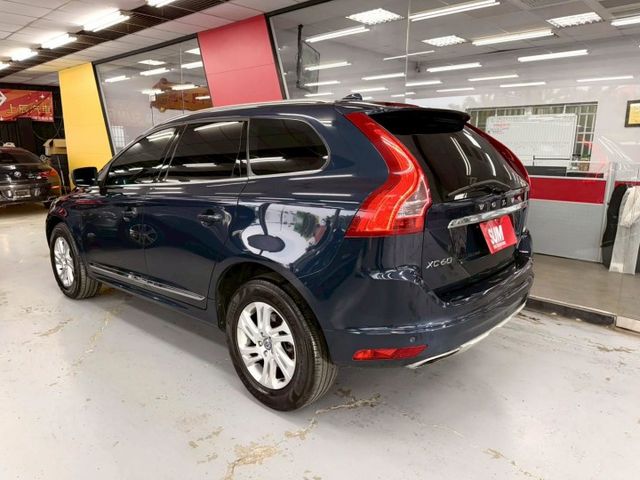 2014 VOLVO XC-60 豪華版 IKEY 電尾門 導航 螢幕 倒車影像 僅新車價格1折左右  第2張相片