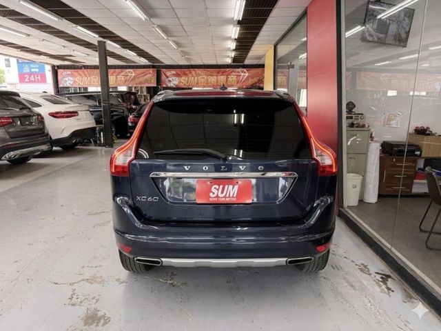 2014 VOLVO XC-60 豪華版 IKEY 電尾門 導航 螢幕 倒車影像 僅新車價格1折左右  第4張相片