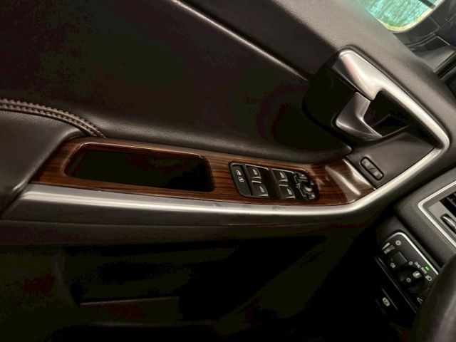 2014 VOLVO XC-60 豪華版 IKEY 電尾門 導航 螢幕 倒車影像 僅新車價格1折左右  第13張相片