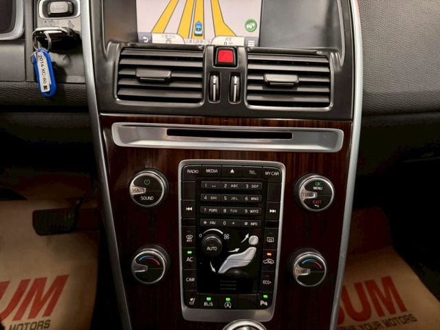 2014 VOLVO XC-60 豪華版 IKEY 電尾門 導航 螢幕 倒車影像 僅新車價格1折左右  第16張相片